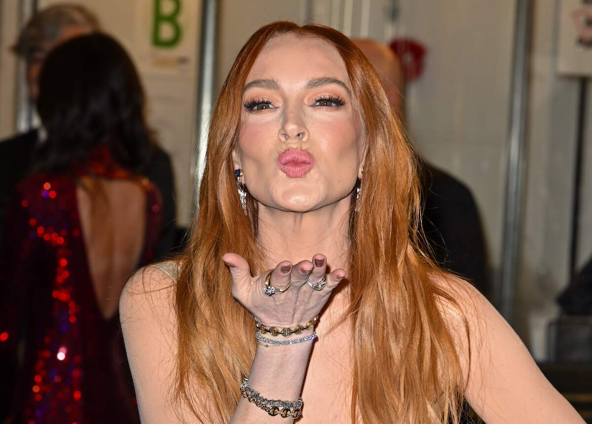 Actor Lindsay Lohan blows a kiss to photographers before Netflix's "Irish Wish" screening