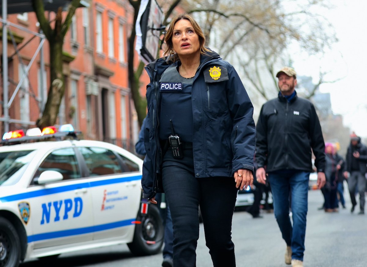 Mariska Hargitay filming an episode of 'Law & Order: SVU' in NYC
