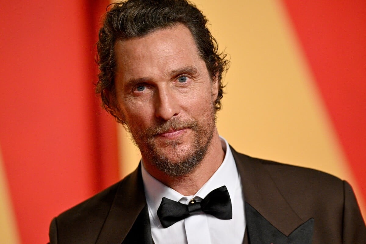 Matthew McConaughey posing at the Vanity Fair Oscar party.