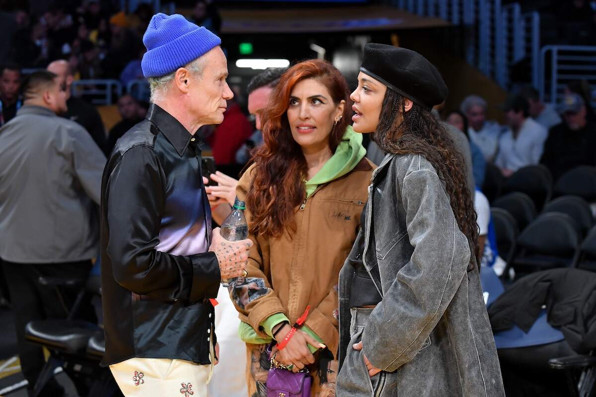 Lea, Melody Ehsani, and Tessa Thompson talk after a Lakers game