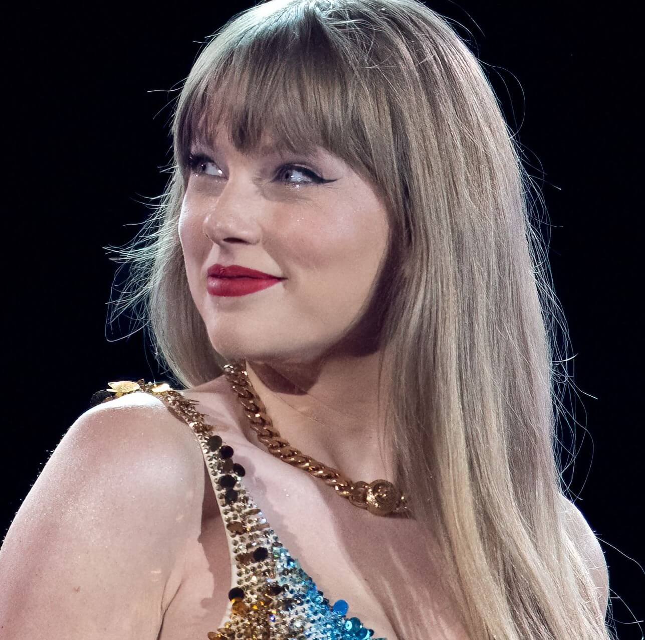 "Love Story" singer Taylor Swift smiling