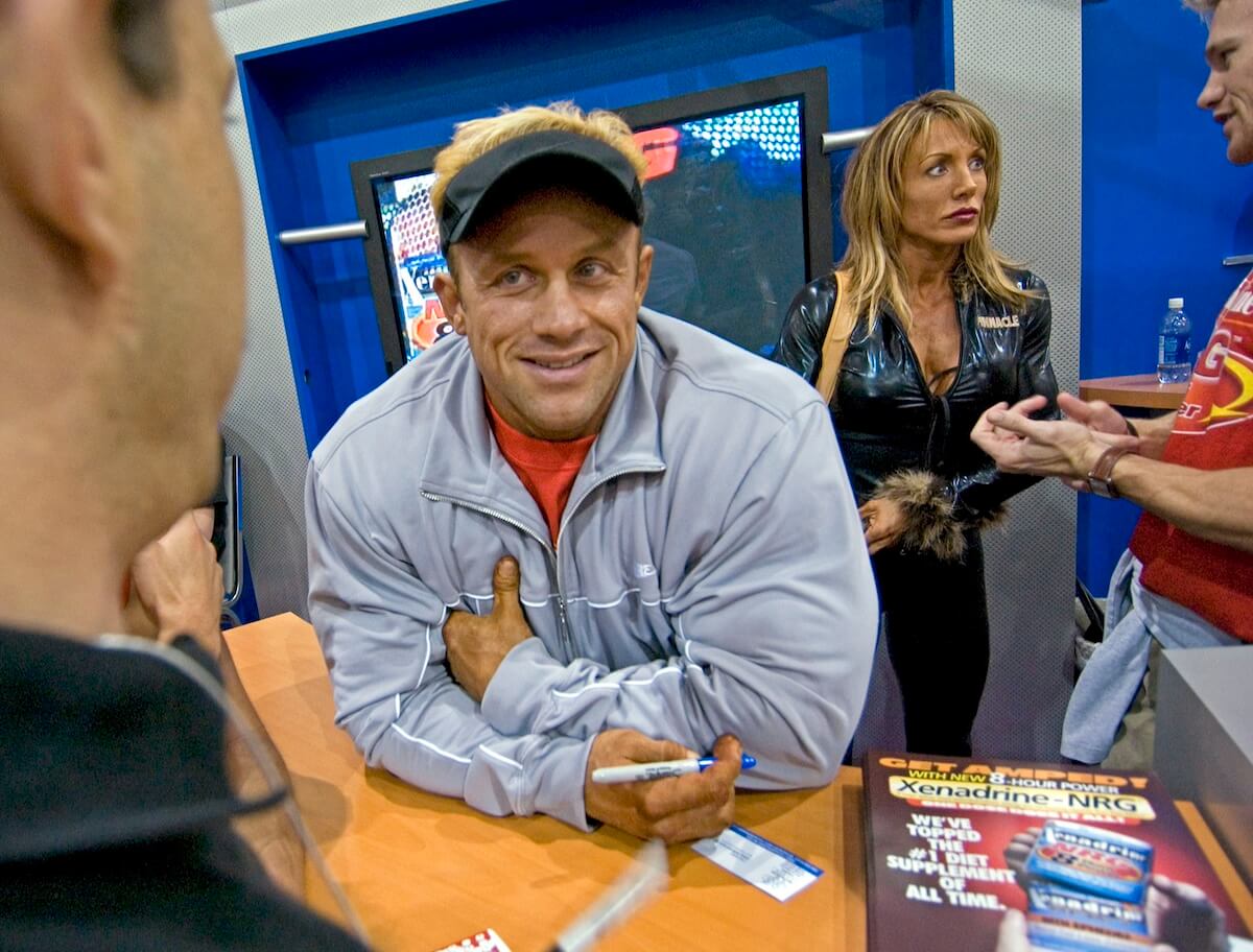 Craig Titus talks with a fan in 2004