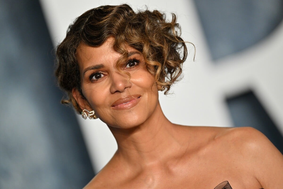 Halle Berry attends the 2023 Vanity Fair Oscar Party in a dress.