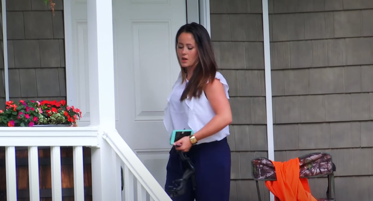 Jenelle Evans leaves her home during an episode of 'Teen Mom 2'