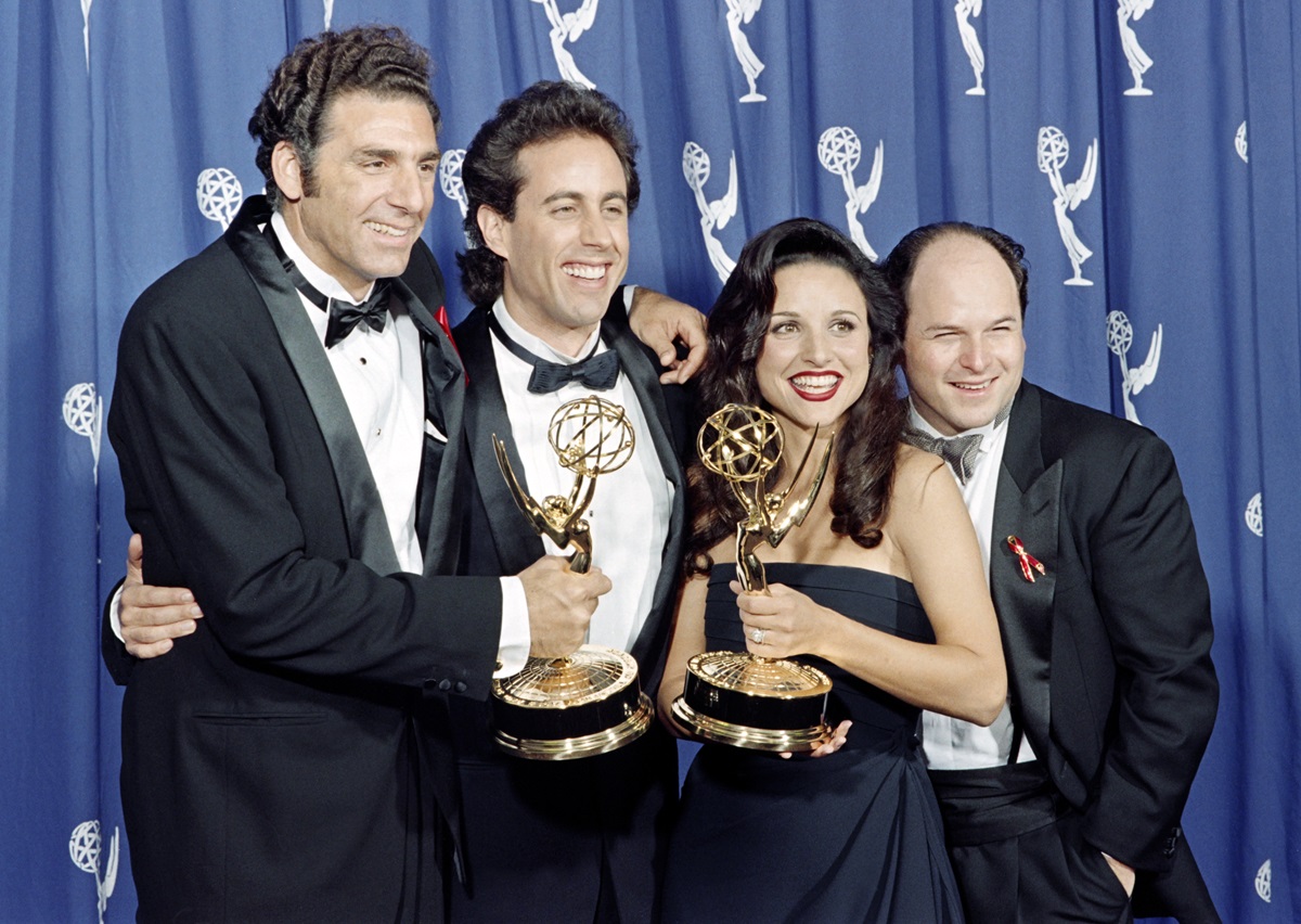 Jason Alexander, Jerry Seinfeld, Julia Louis-Dreyfus and Michael Richards all posing at the Primetime Emmy Awards with their awards.