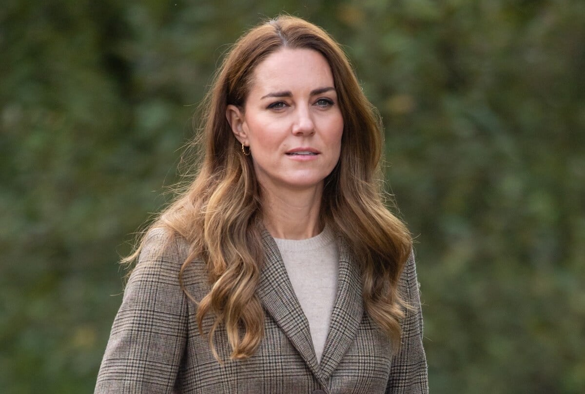 Kate Middleton arrives to embark on a boat trip with two Holocaust survivors