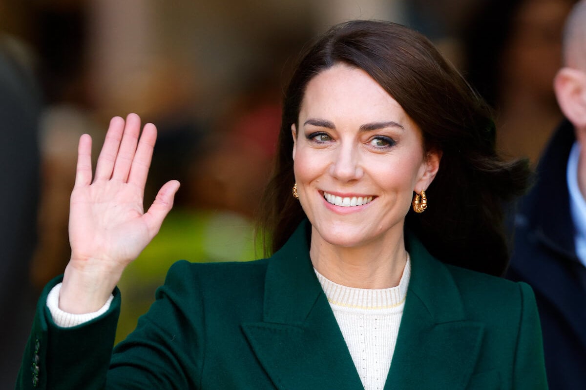 Kate Middleton, whose favorite color green was worn by royal women on Easter, waves in 2023