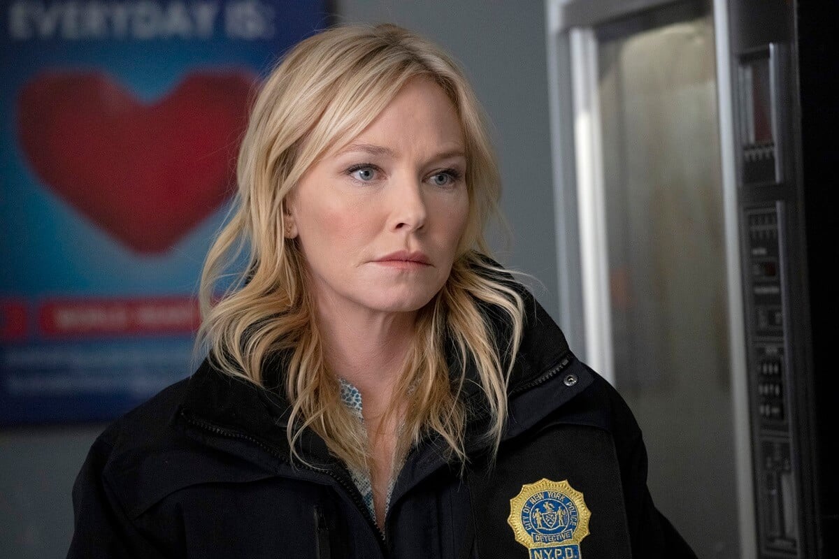 Kelli Giddish posing on an episode of 'Law & Order SVU'.