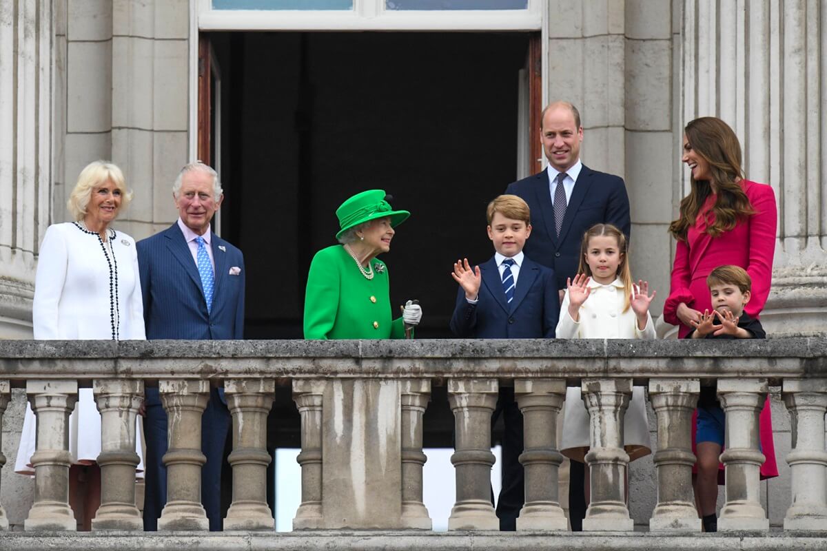 Members of the royal family stand on the balcony with Queen Elizabeth II during the Platinum Pageant