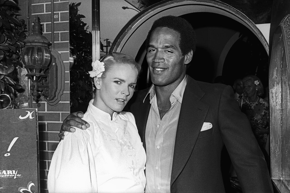 OJ Simpson posing alongside Nicole Brown Smith.