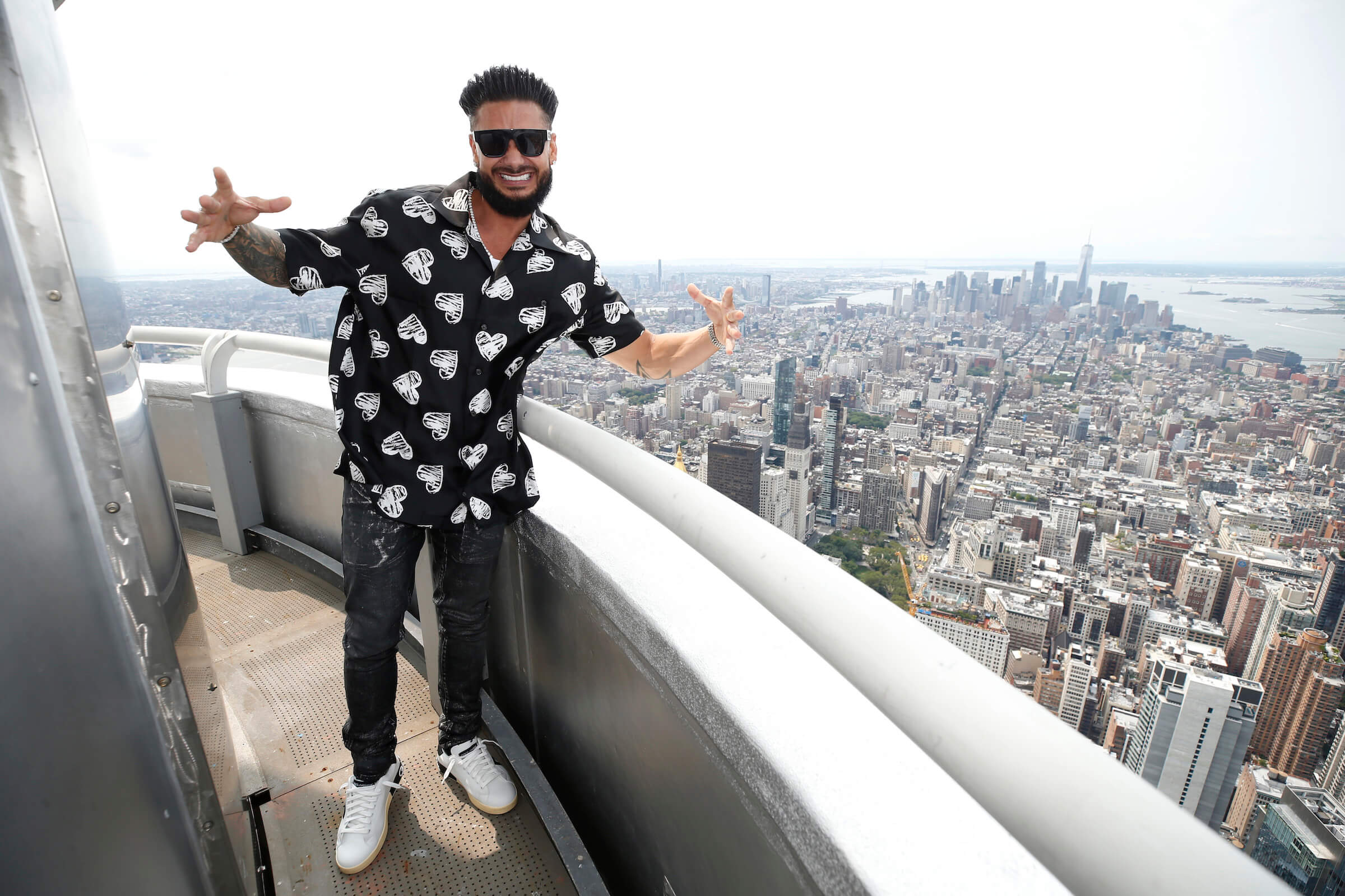 DJ Pauly D from 'Jersey Shore: Family Vacation' posing on the Empire State Building