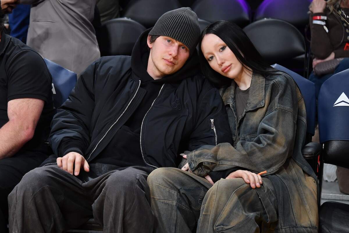 Pinkus and Noah Cyrus sit together courtside at a Lakers game with their hands on each others' legs