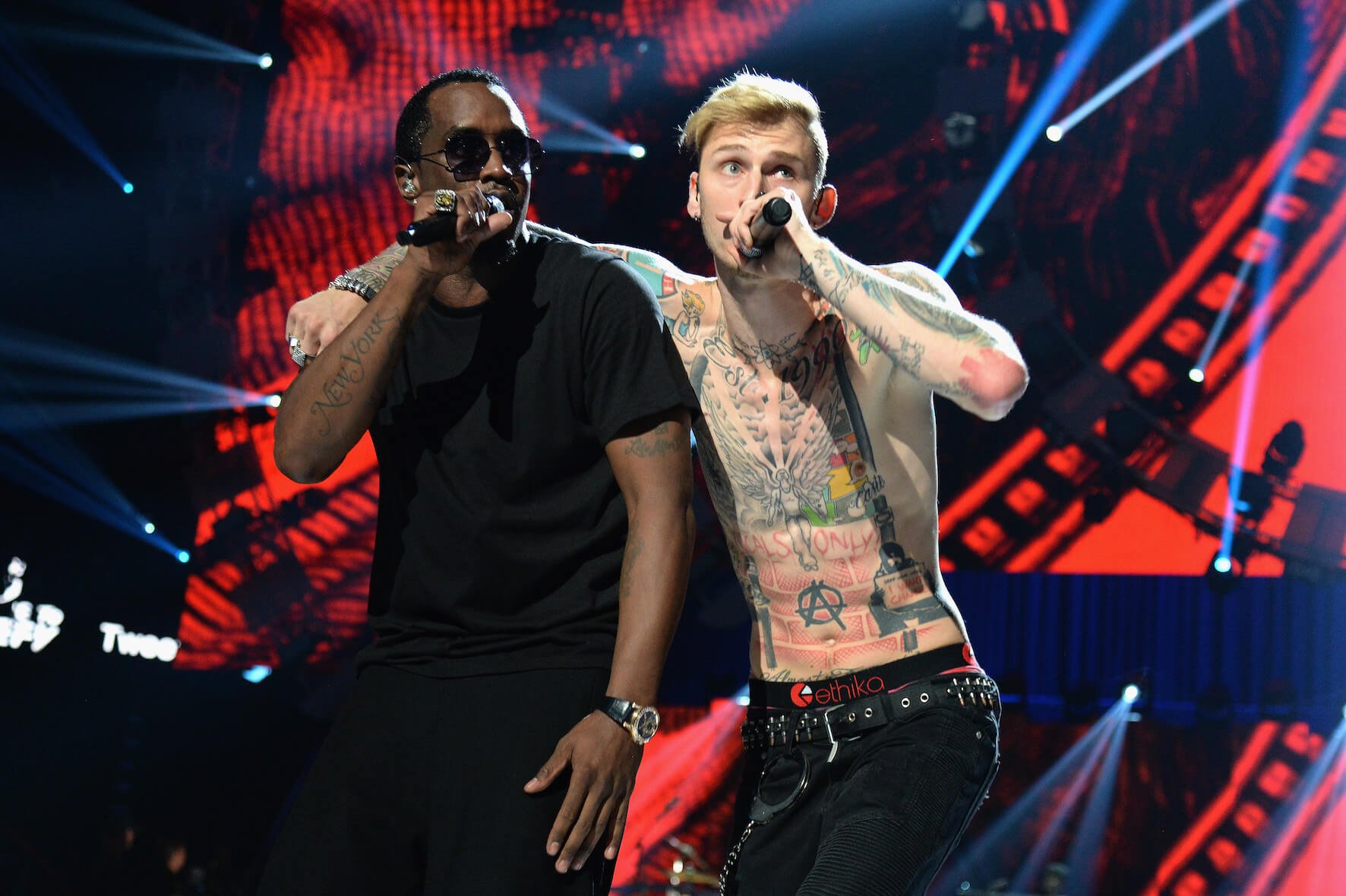 Sean 'P. Diddy' Combs singing on stage with Machine Gun Kelly in 2015
