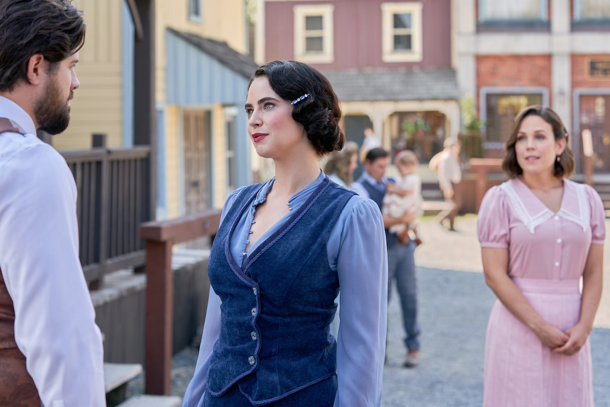 Jeanette (Cecilia Deacon) looking at Lucas (Chris McNally) while Elizabeth (Erin Krakow) watches in the background