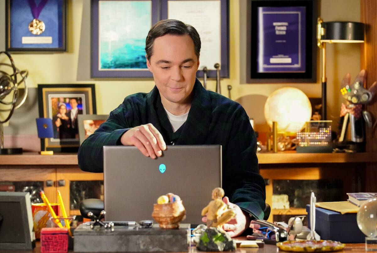 Jim Parsons as Sheldon Cooper looking at his laptop screen in the 'Young Sheldon' series finale