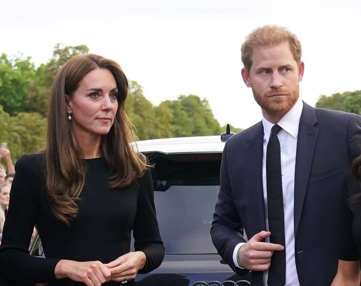 Kate Middleton and Prince Harry meet members of the public on the Long Walk at Windsor Castle following Queen Elizabeth II's death