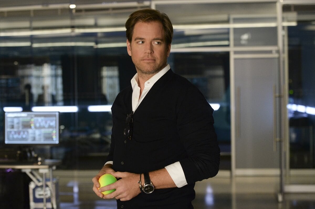 Michael Weatherly posing.