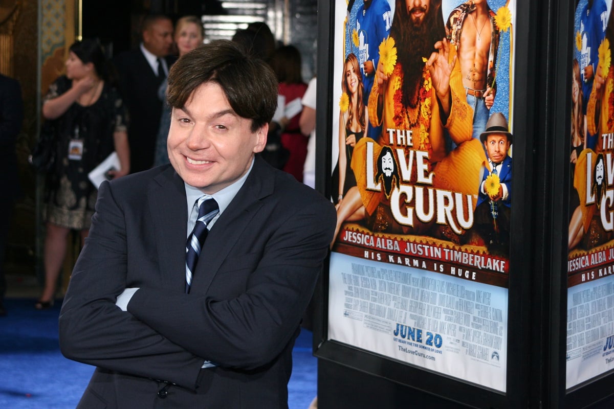 Mike Myers posing in a suit at the premiere of 'The Love Guru'.