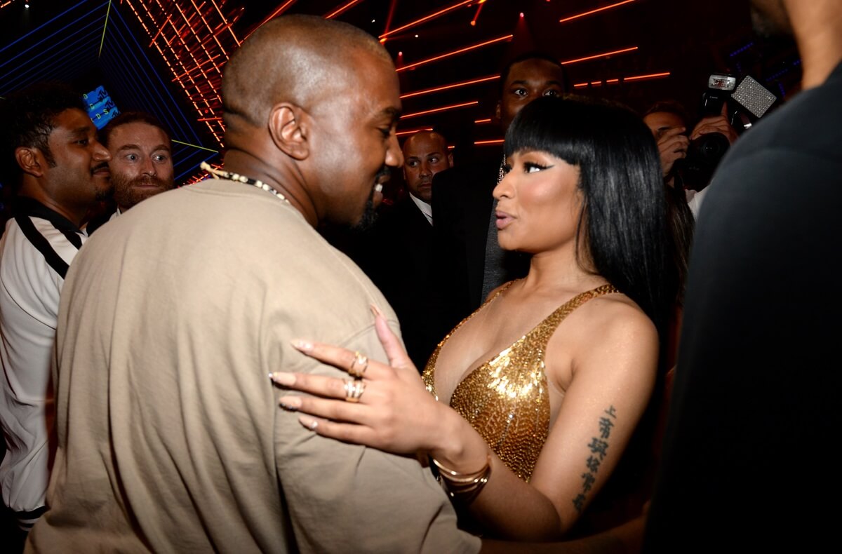 Nicki Minaj and Kanye West talking to each other at the 2015 MTV Video Music Awards.