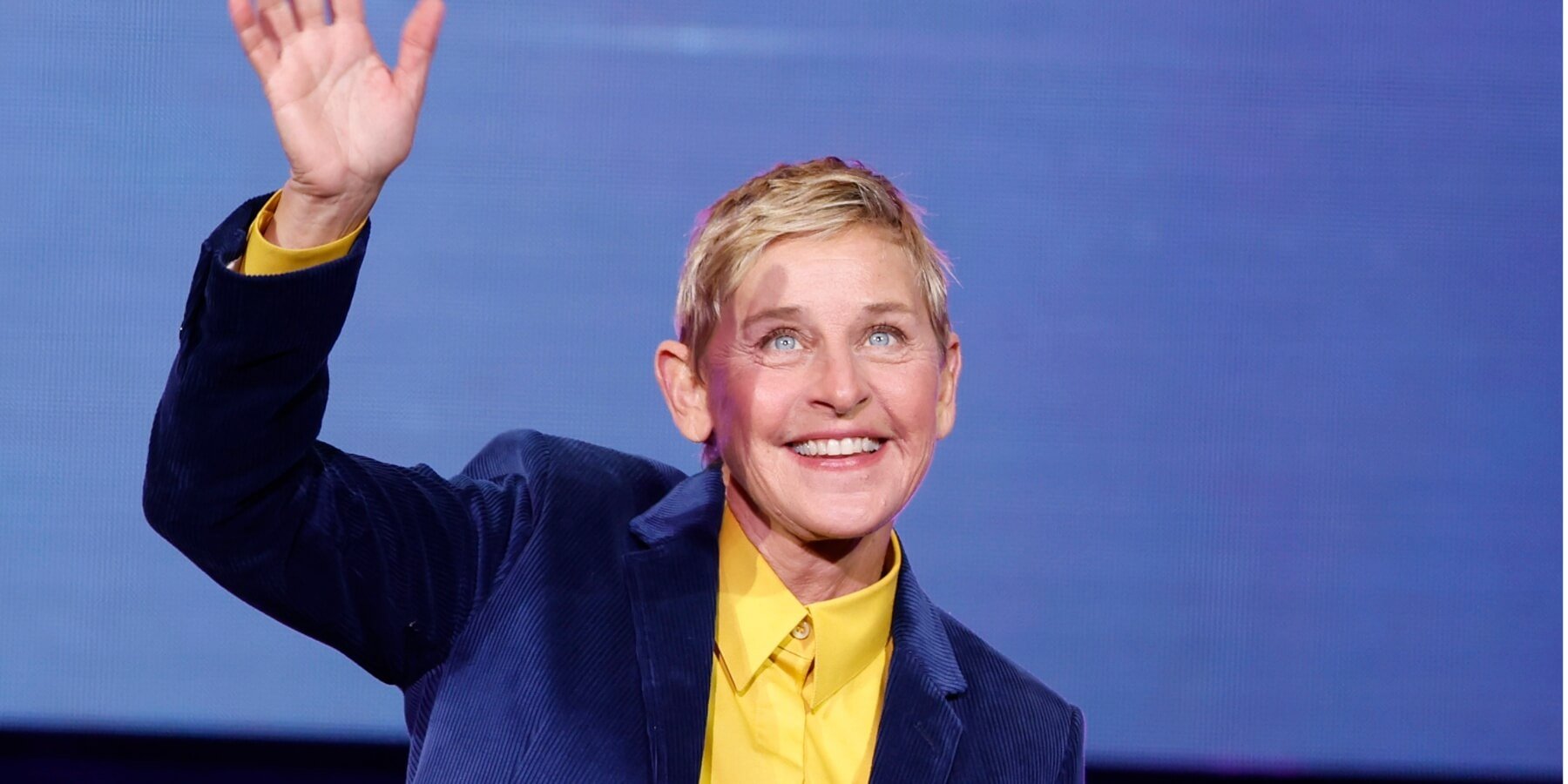 A body language expert analyzed Ellen DeGeneres' recent commentary and actions.