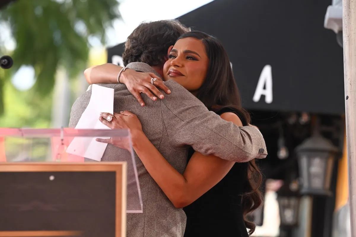 Mindy Kaling and B.J. Novak Raise Eyebrows at Star Ceremony With a Kiss(01)