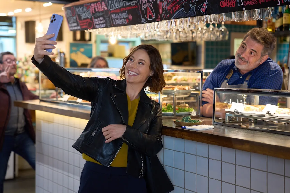 Ashley Williams taking a selfie in 'To Barcelona with Love'