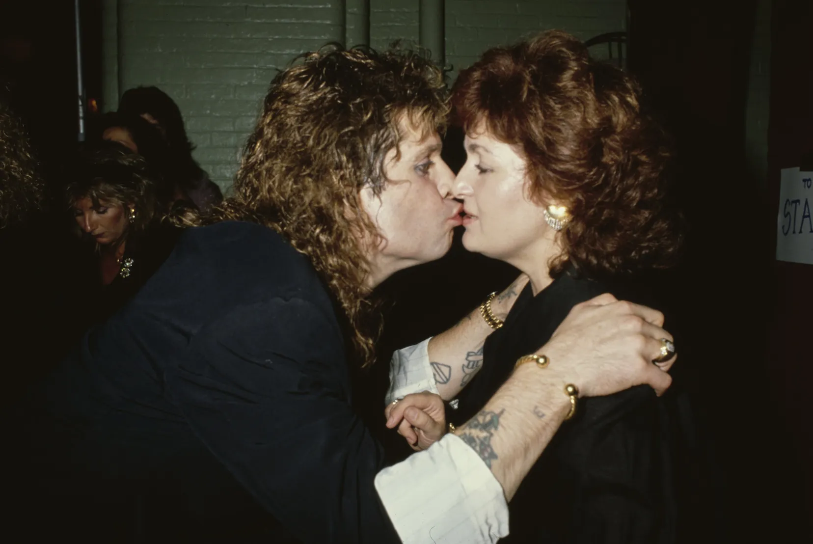 Ozzy Osbourne and Sharon Osbourne kissing in 1985