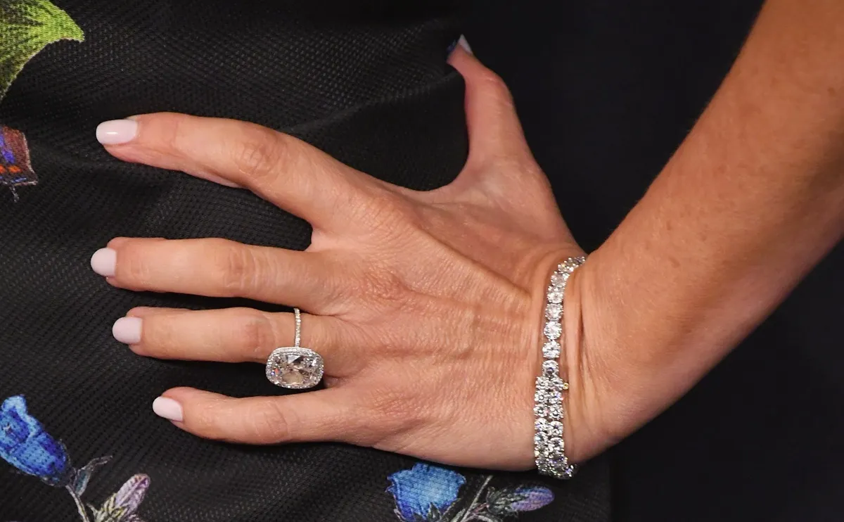 Photo of Sofia Vergara's engagement ring from Joe Manganiello when she attended The Women's Cancer Research Fund's benefit gala