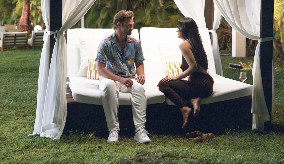 Sean and Jil have a private conversation on 'Bachelor in Paradise'