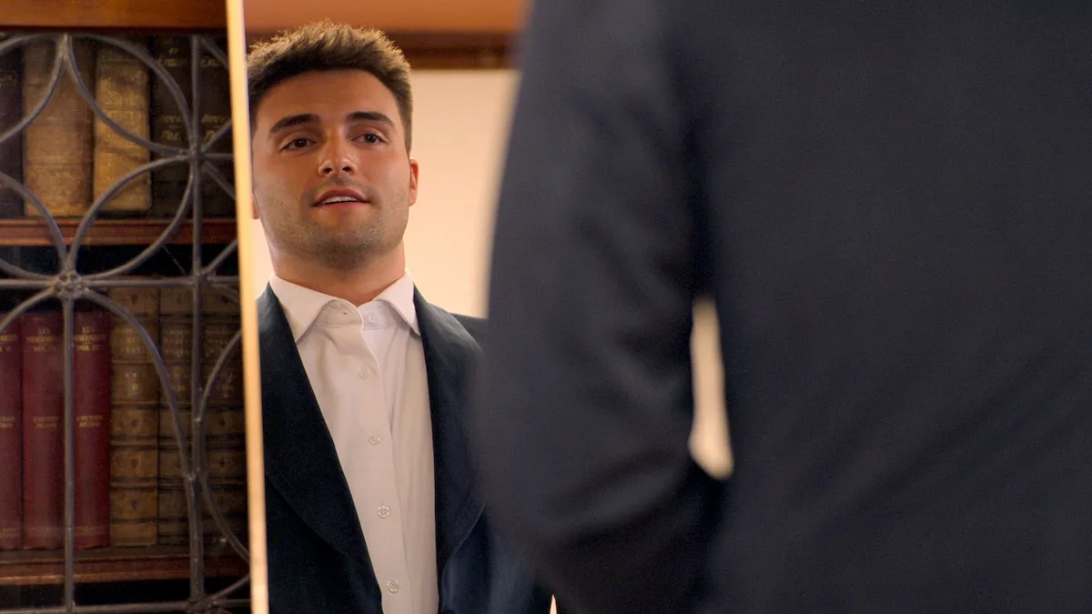 Man trying on a tux in 'Love Is Blind' Season 9