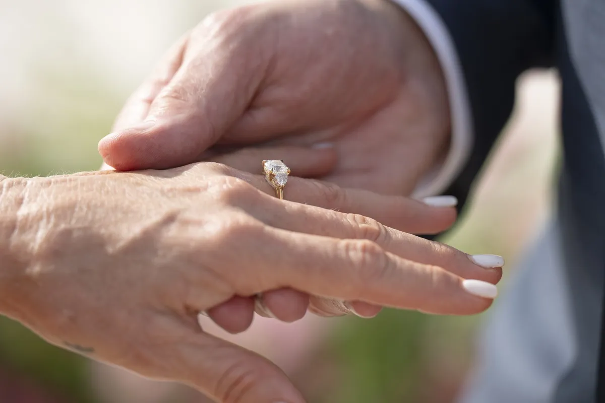 Mel Owens gifts Peg Munson a promise ring instead of an engagement ring during 'The Golden Bachelor' season 2 finale