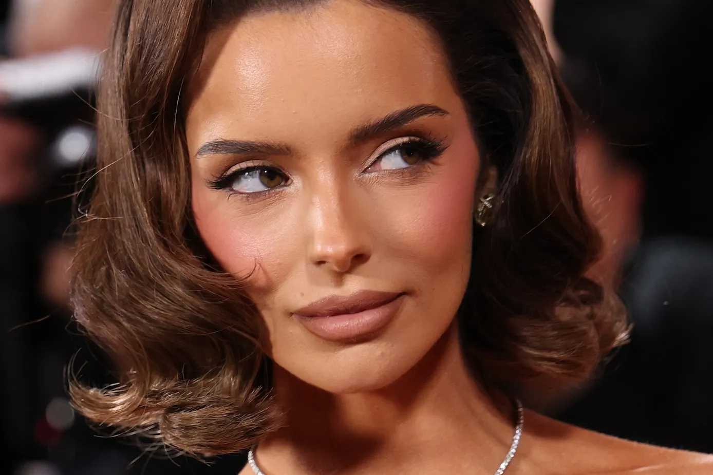 A close-up of Maura Higgins' makeup at the 2026 Golden Globes