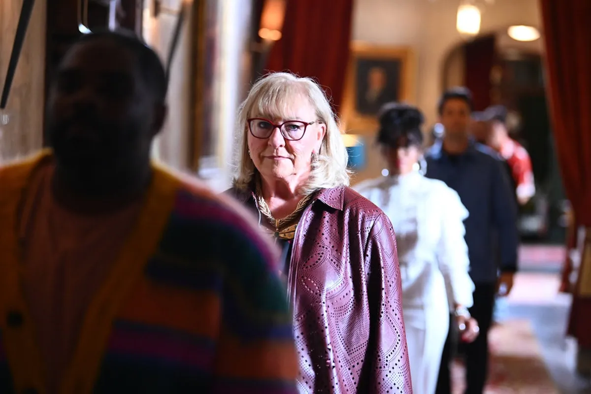 Donna Kelce walking into the castle on 'The Traitors' Season 4