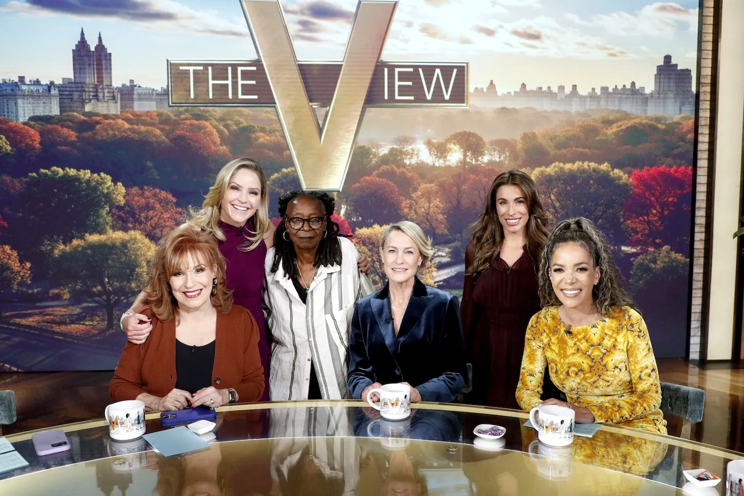 Joy Behar, Sara Haines, Whoopi Goldberg, Robin Wright, Sunny Hostin, and Alyssa Farah posing on 'The View'