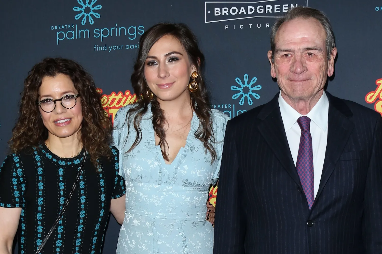 Tommy Lee Jones with his wife, Dawn Laurel-Jones, and his daughter, Victoria Jones, at a movie premiere in 2017. They're posing and smiling.