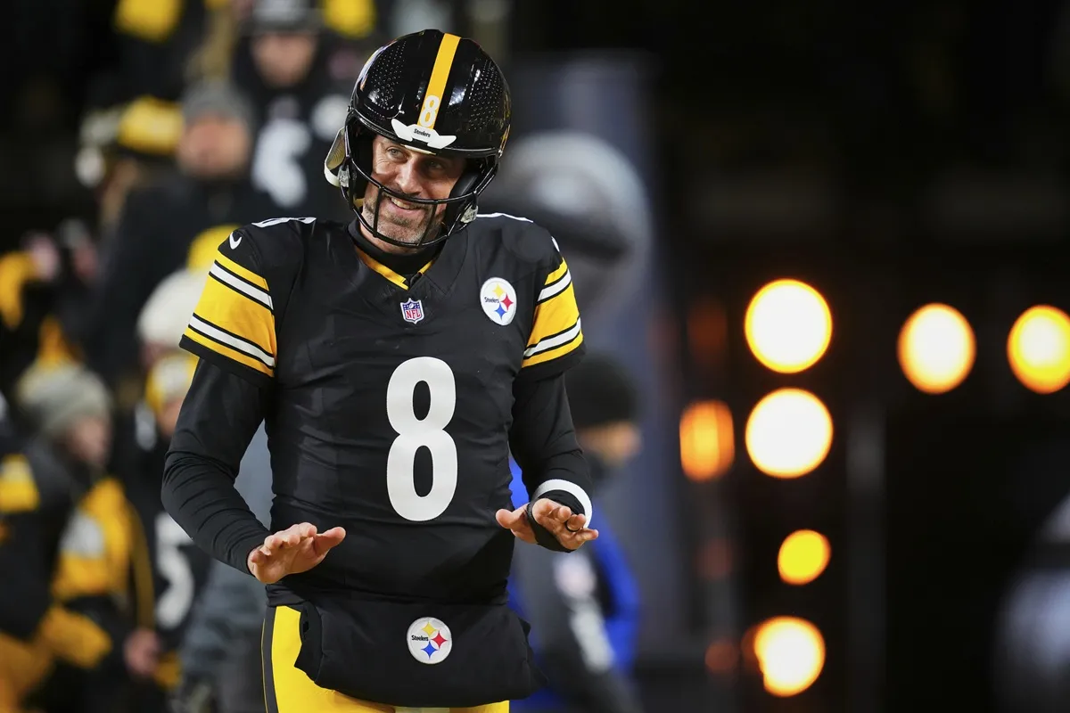Aaron Rodgers of the Pittsburgh Steelers warms up before kickoff against the Houston Texans