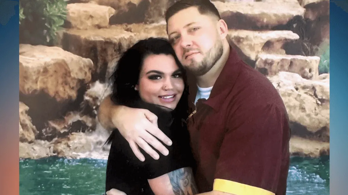 'Love During Lockup' cast members Emily and Justin embracing