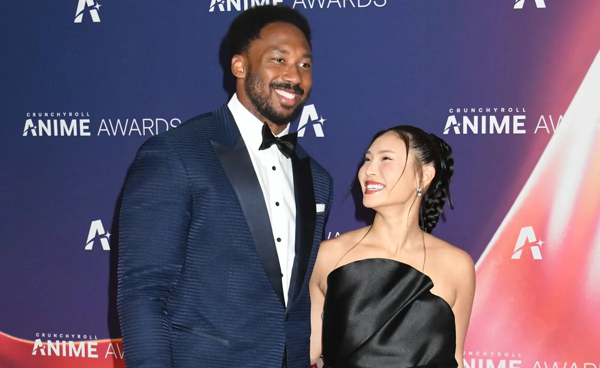 NFL Player Myles Garrett and Snowboarder Chloe Kim attend the photocall for Crunchyroll Amine Awards 2025 Red Carpet