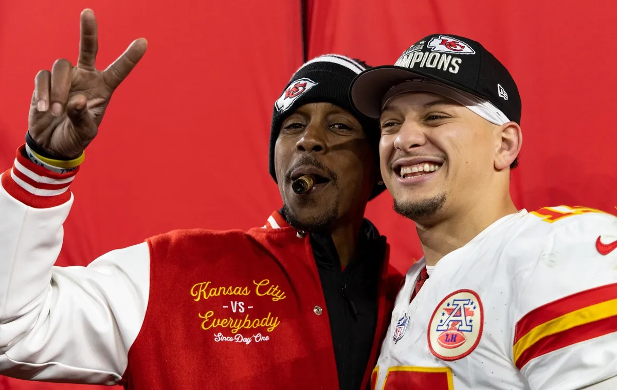 Patrick Mahomes of the Kansas City Chiefs celebrates with his father, Pat Mahomes Sr. after AFC Championship game