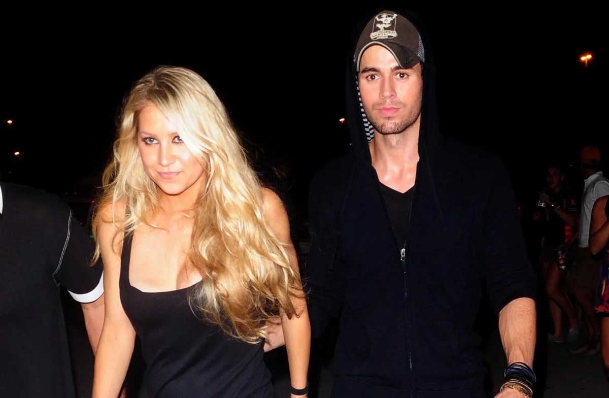 Anna Kournikova and Enrique Iglesias leaving the Miami Dolphins versus New York Jets game