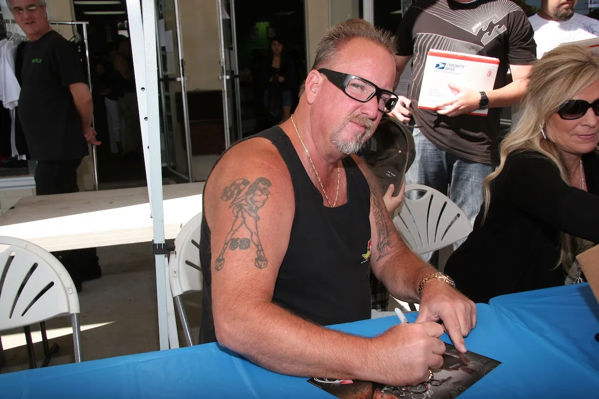 Darrell Sheets of Storage Wars signing an autograph