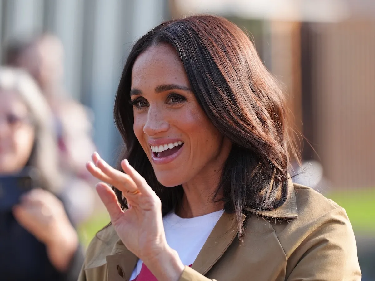 Meghan Markle waving
