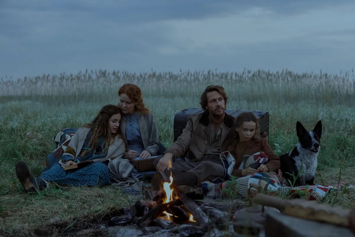 The Ingalls family sitting aroudn the campfire in 'Little House on the Prairie'