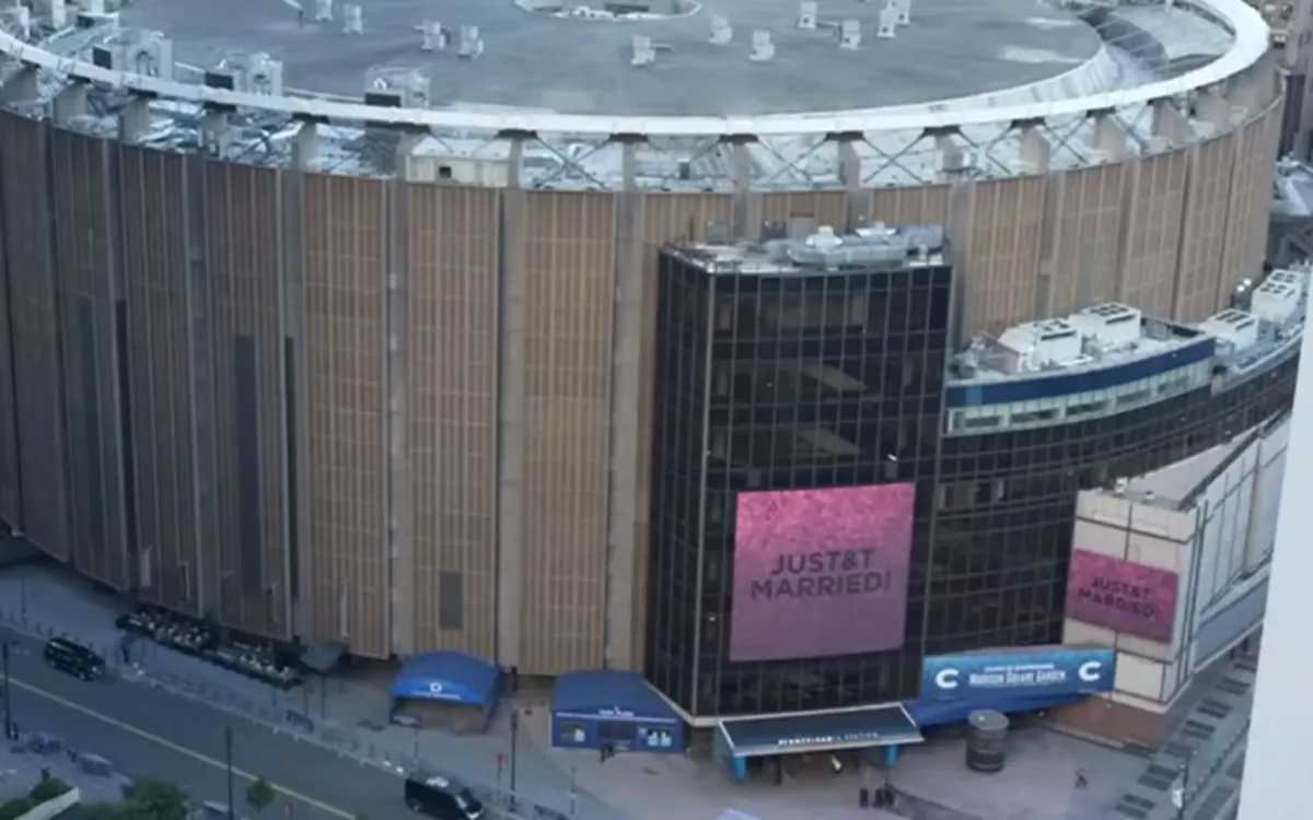 Madison Square Garden congratulates Travis and Taylor on their wedding