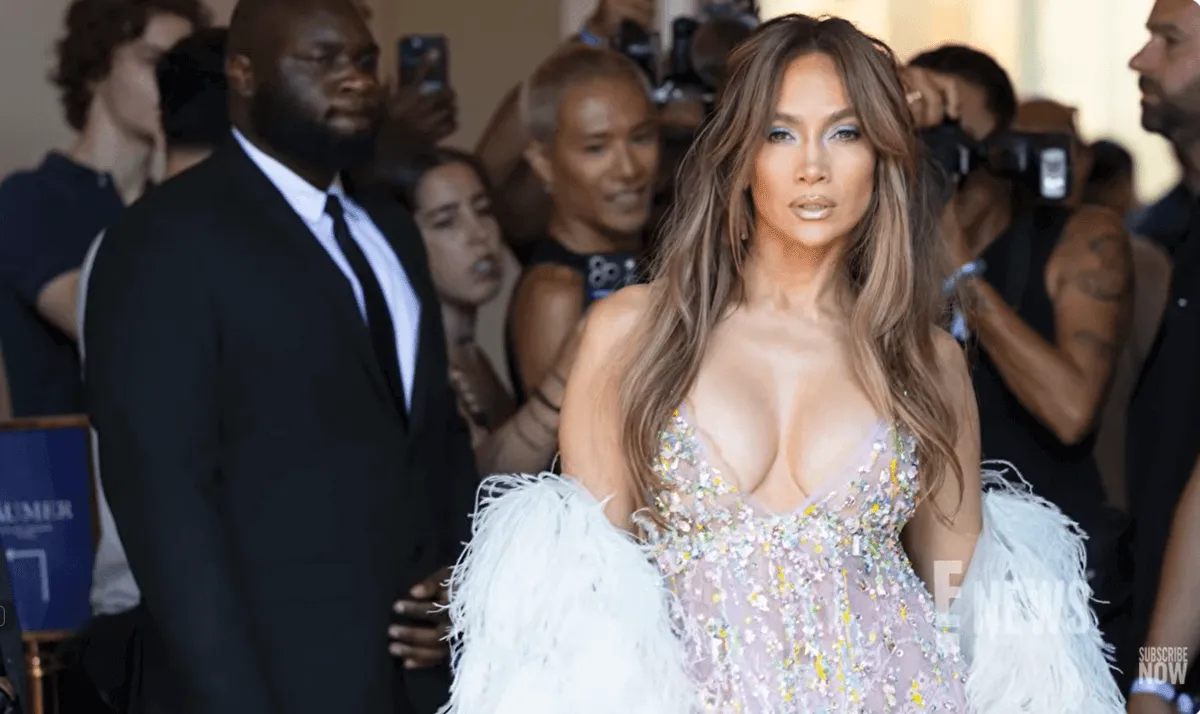 Jennifer Lopez Is Still Trying to Sell Her Megamansion After a ‘Prominent’ Buyer Pulls Out