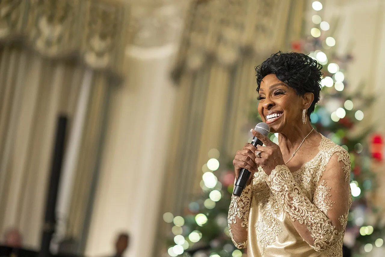 Gladys Knight performs at the White House in front of a Christmas tree in 2022