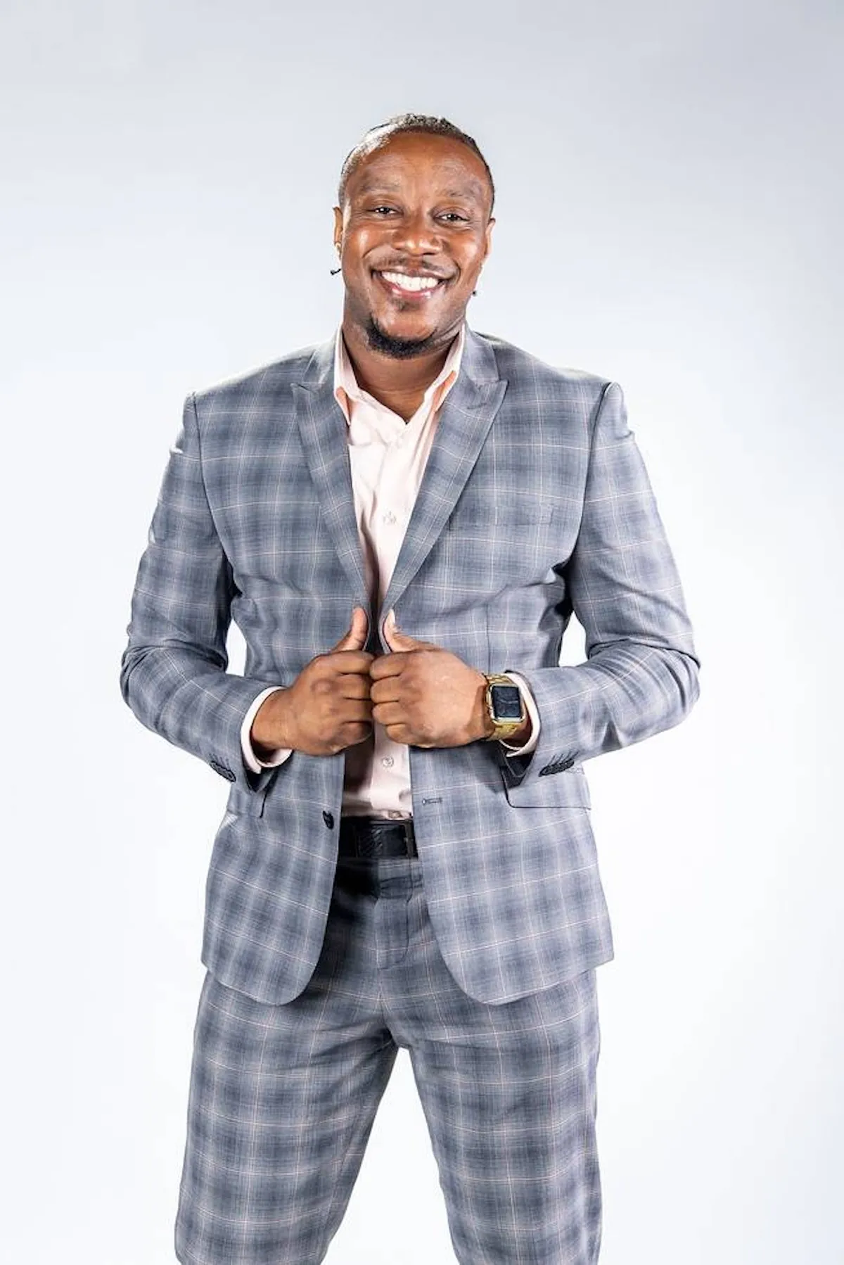 Full-length portrait of Jarrette from 'Ready to Love: Chicago' wearing a checked suit