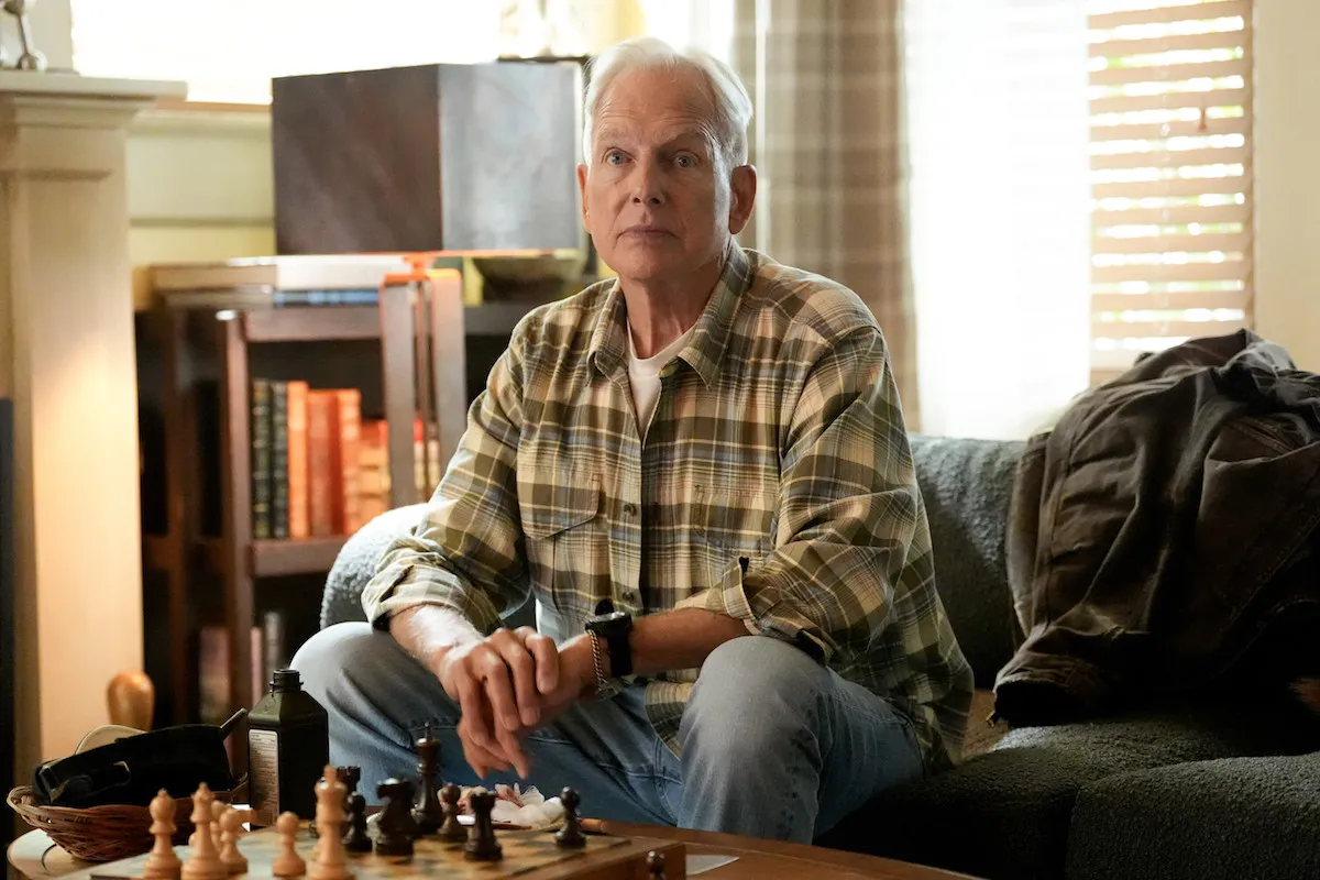 Gibbs sitting in a living room in the 'NCIS: Origins' Season 3 premiere