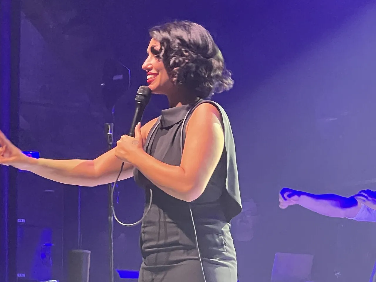 Raye Performing in 2024