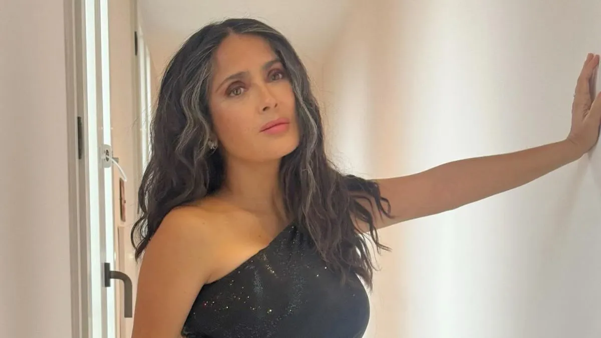 Salma Hayek shares jaw-dropping skinny-dipping pictures at 60. (Image Credit: Instagram/@salmahayek)